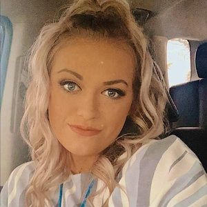 Meet your Posher, Caitlin